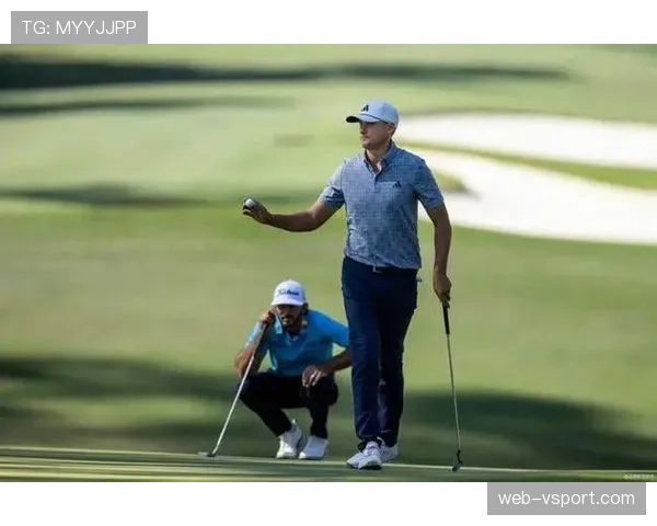 威士伯锦标赛首轮，霍马领先，舍夫勒一杆之差紧随其后