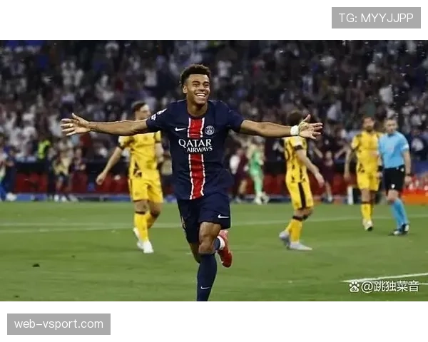 法国警方通报欧冠巴黎主场外冲突事件，逮捕12名涉嫌暴力的客队球迷